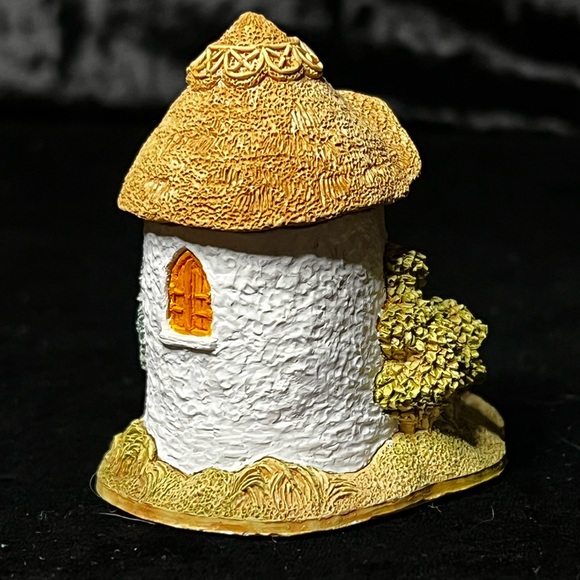Lilliput Lane | Thimble Cottage | Collectors' Club - Picture 12 of 13